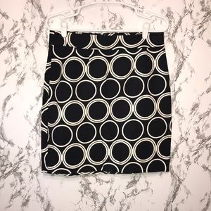 ❤️Banana Republic black skirt w/white circles